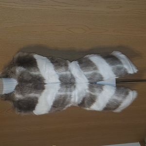White House Black Market Chevron Faux Fur Vest ♡ Sz L